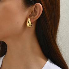 Load image into Gallery viewer, Gold droplet earrings
